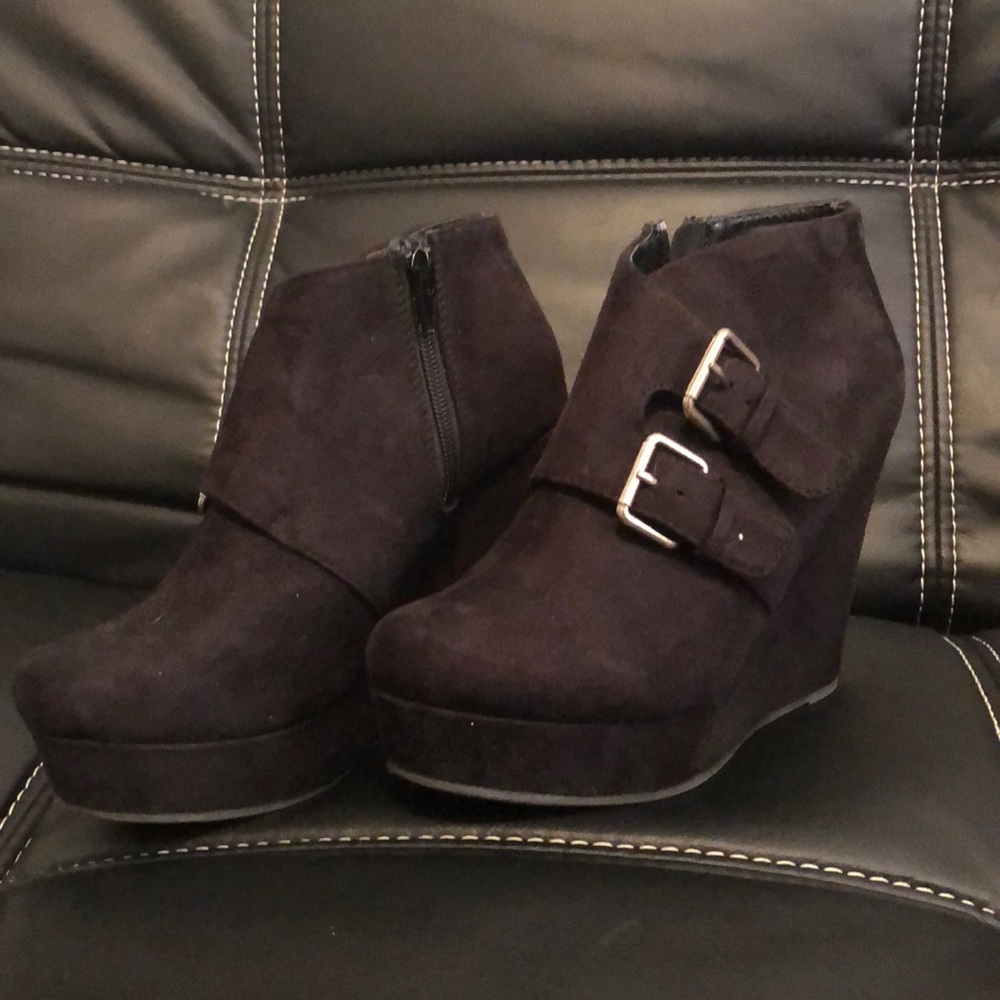 Black wedge boots